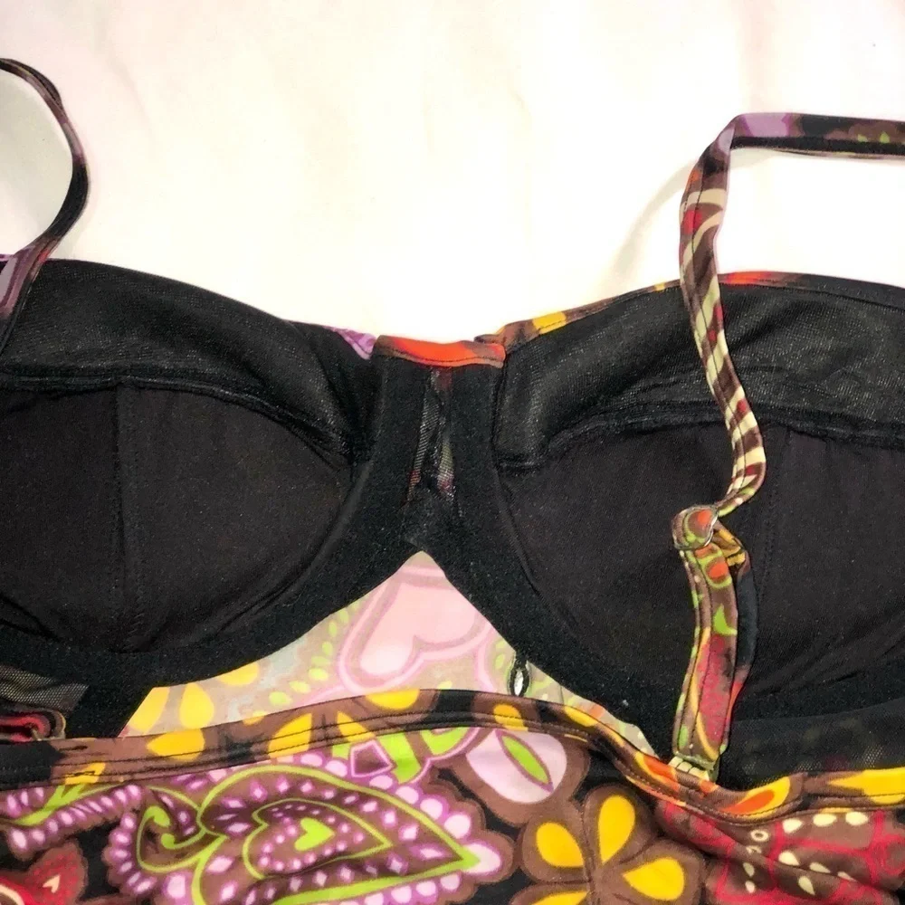 Victoria’s Secret tankini top Black with floral and heart design 34B